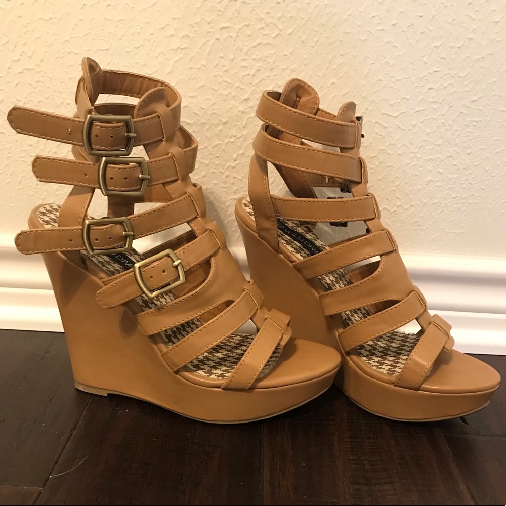Adorable wedges ~ NEVER BEEN WORN ~